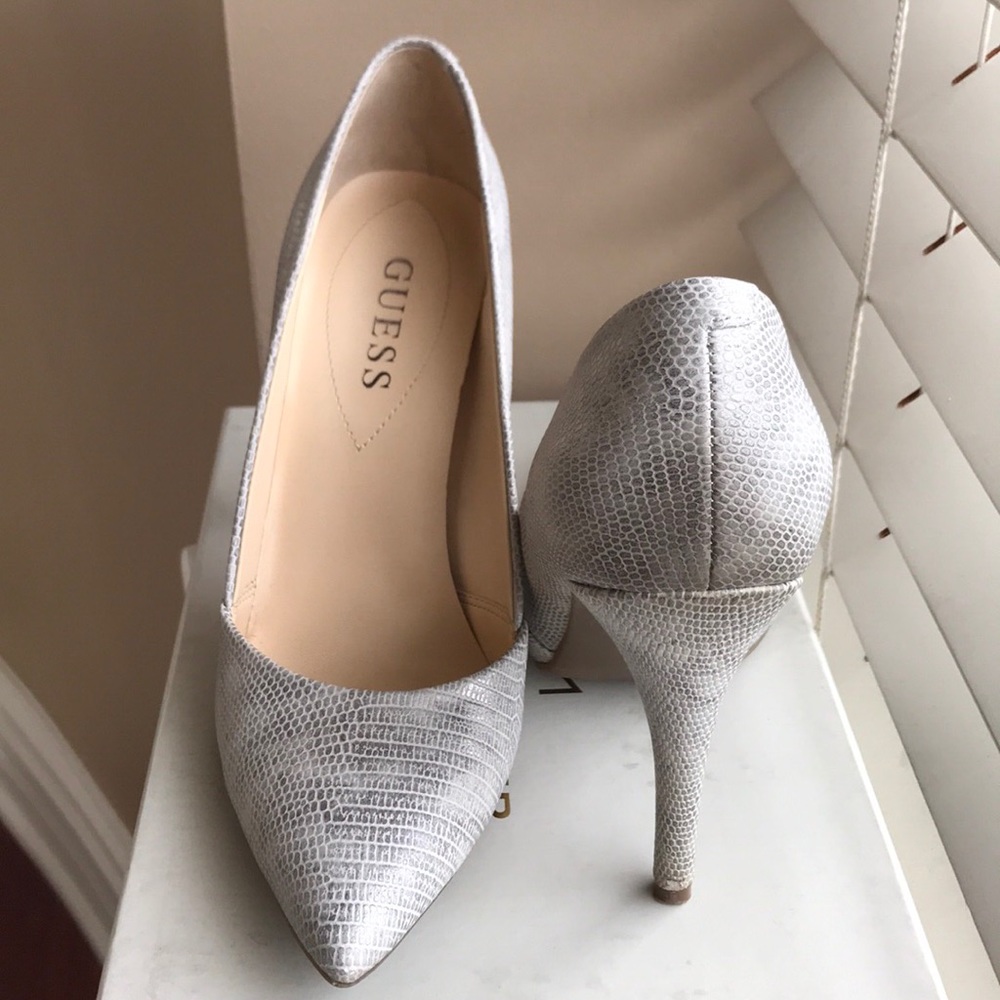 🚫SOLD🚫 GUESS Pumps/Heels - like new condition! - Picture 4 of 5